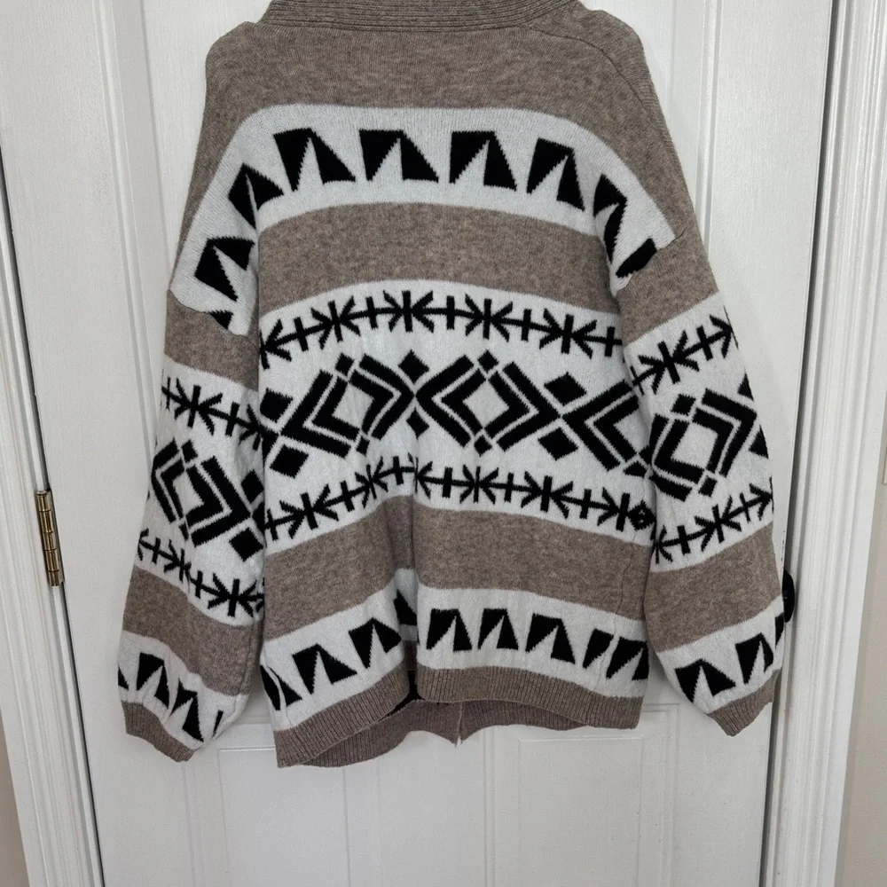 Geometric Pattern Cardigan Sweater - Brown and Black